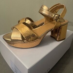 BRAND NEW- Aerosole Rose Gold Cosmos Strappy Block Heel Sandals- 8M